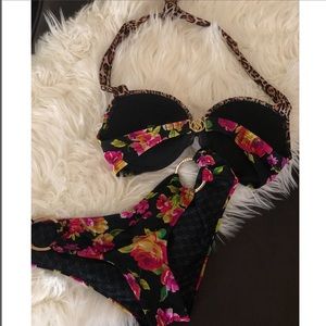 V.S BOMBSHELL BIKINI